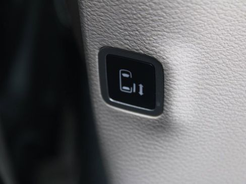 Used 2022 Chrysler Pacifica Touring-L image 23