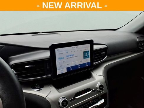 Used 2021 Ford Explorer XLT w/ Equipment Group 202A AWD/4WD image 30