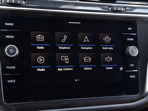 Used 2023 Volkswagen Tiguan SE FWD image 13