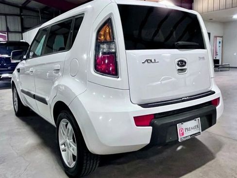 Used 2010 Kia Soul + FWD image 5
