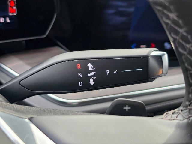 Used 2025 Chevrolet Suburban Z71 AWD/4WD image 42