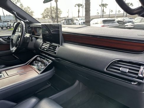 Used 2022 Lincoln Navigator Reserve image 23