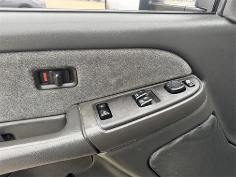 Used 2003 Chevrolet Silverado 2500 LS image 16