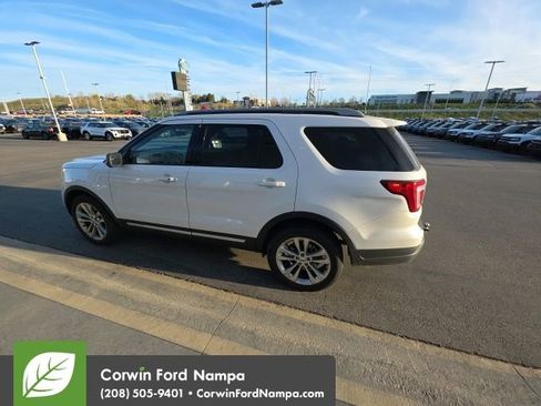 Used 2018 Ford Explorer XLT image 16