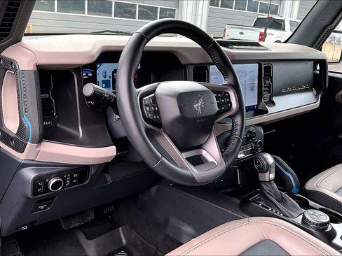 Used 2023 Ford Bronco Wildtrak image 17