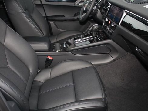 New 2026 Porsche Macan image 25