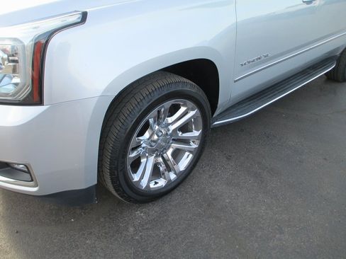 Used 2018 GMC Yukon XL SLT w/ Premium Edition image 11