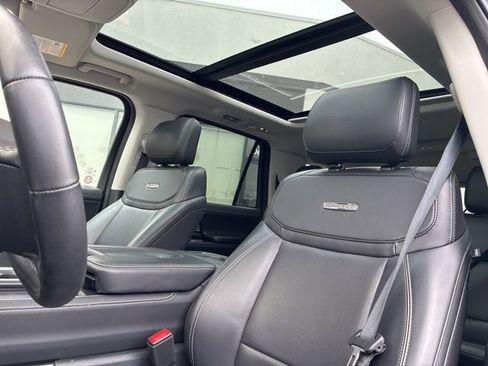 Used 2025 Ford Expedition Platinum AWD/4WD image 5