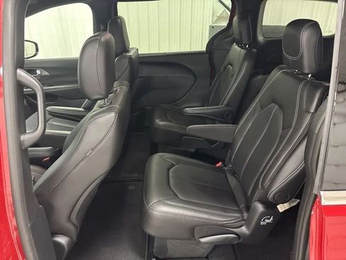 Used 2026 Chrysler Pacifica Select AWD/4WD image 29