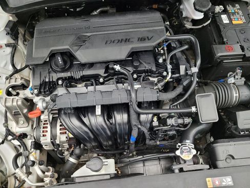 Used 2024 Hyundai Elantra SE FWD image 30