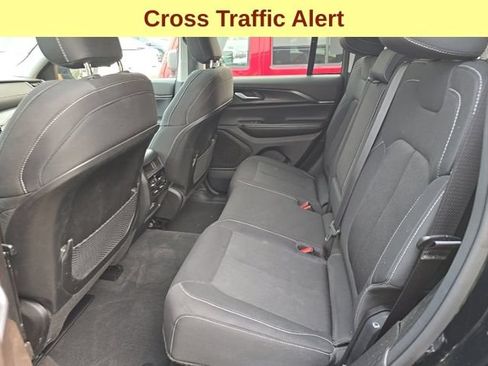 Used 2023 Jeep Grand Cherokee Laredo X AWD/4WD image 11