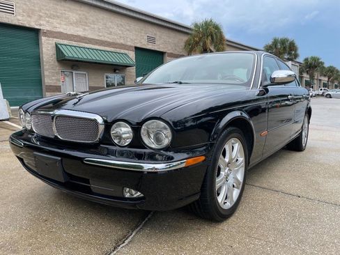 Used 2004 Jaguar XJ8 image 1