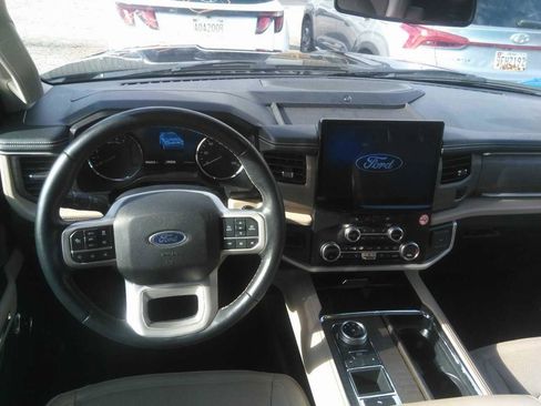 Used 2024 Ford Expedition Limited image 2