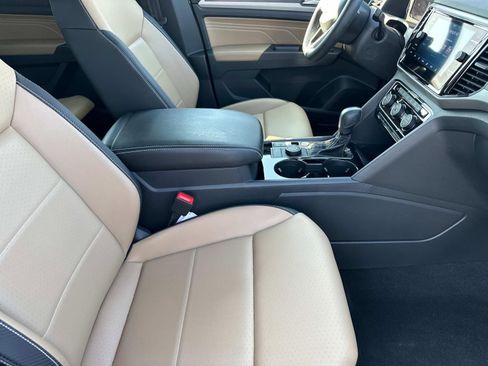 Used 2022 Volkswagen Atlas Cross Sport SE image 9