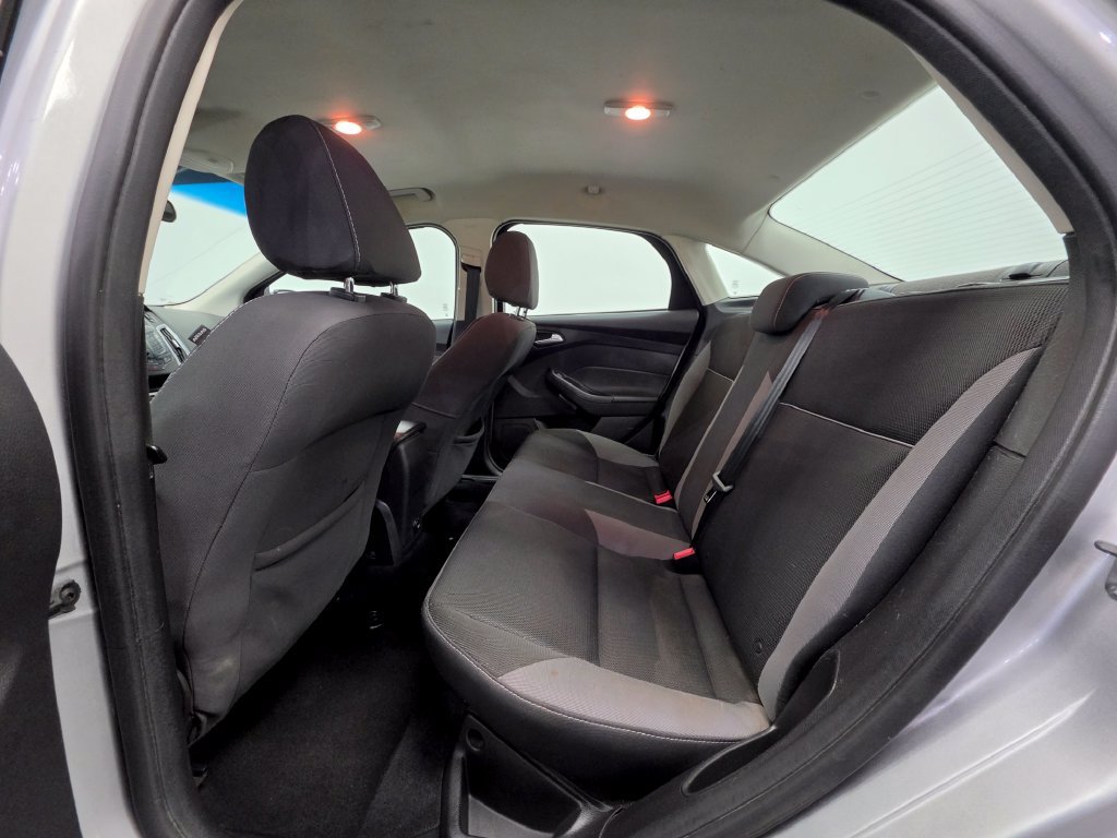 Used 2014 Ford Focus SE w/ Interior Protection Package FWD image 4