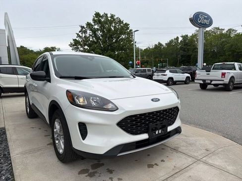 Certified 2022 Ford Escape SE w/ Cold Weather Package AWD/4WD image 3