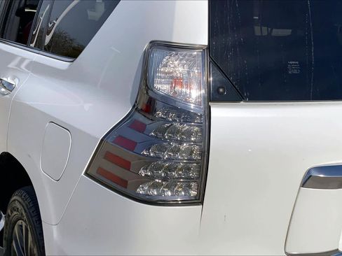 Used 2020 Lexus GX 460 Premium w/ Premium Package image 27