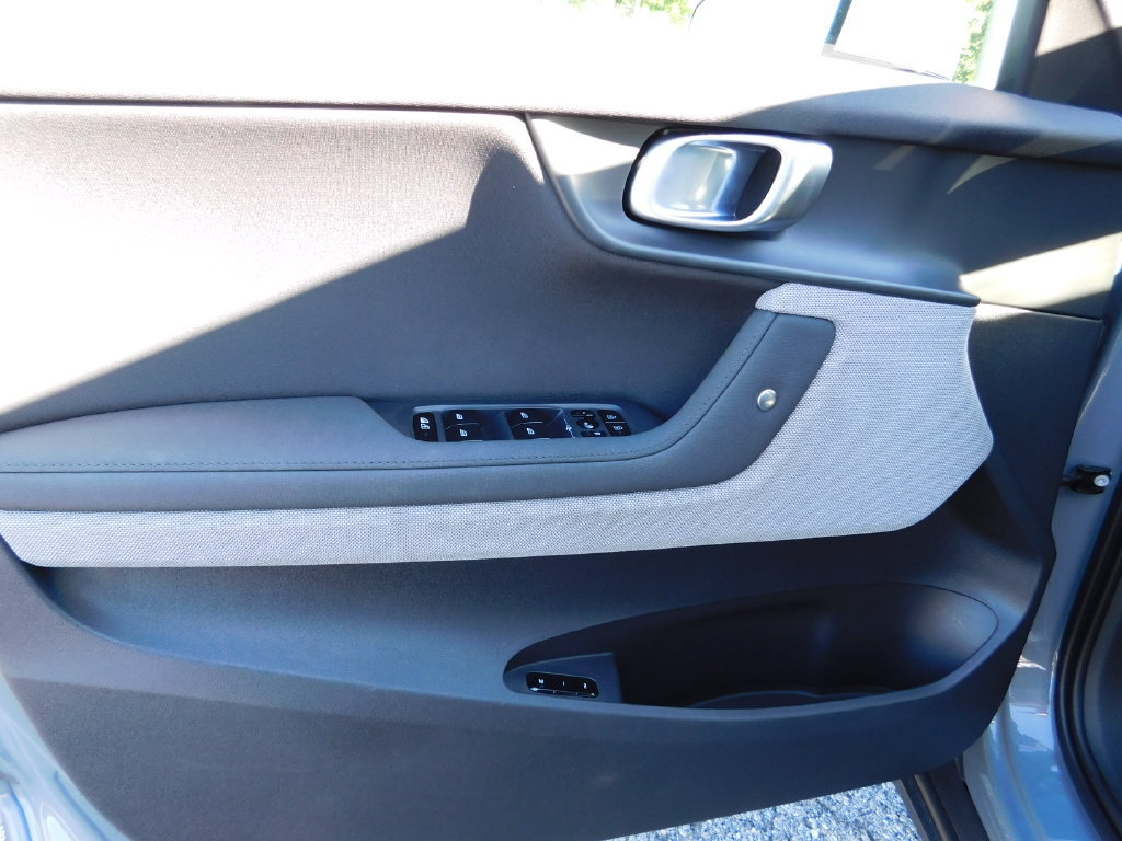 Used 2022 Polestar Polestar 2 w/ Pilot Package AWD/4WD image 17