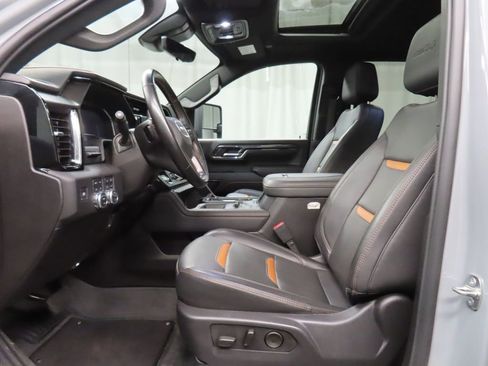 Used 2024 GMC Sierra 2500 AT4 w/ Technology Package AWD/4WD image 12