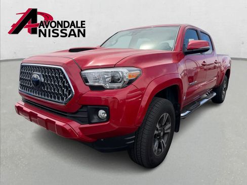 Used 2018 Toyota Tacoma TRD Sport image 2