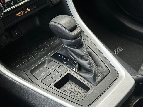 Used 2021 Toyota RAV4 XLE w/ Carpet Mat Package (TMS) image 20