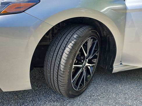 Used 2024 Toyota Camry SE image 32