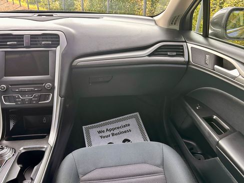 Used 2017 Ford Fusion SE w/ Fusion SE Technology Package FWD image 23