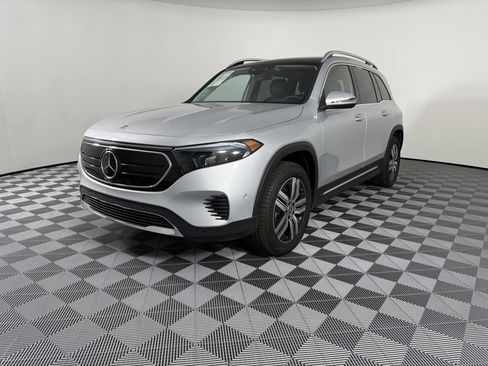 Used 2023 Mercedes-Benz EQB 300 4MATIC image 4