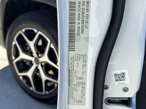 Used 2025 Jeep Compass Limited image 22