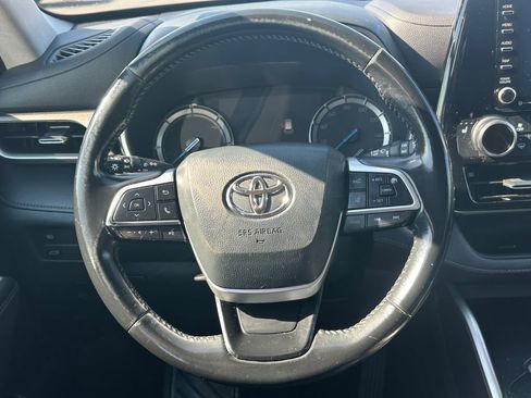 Used 2022 Toyota Highlander XLE AWD/4WD image 20
