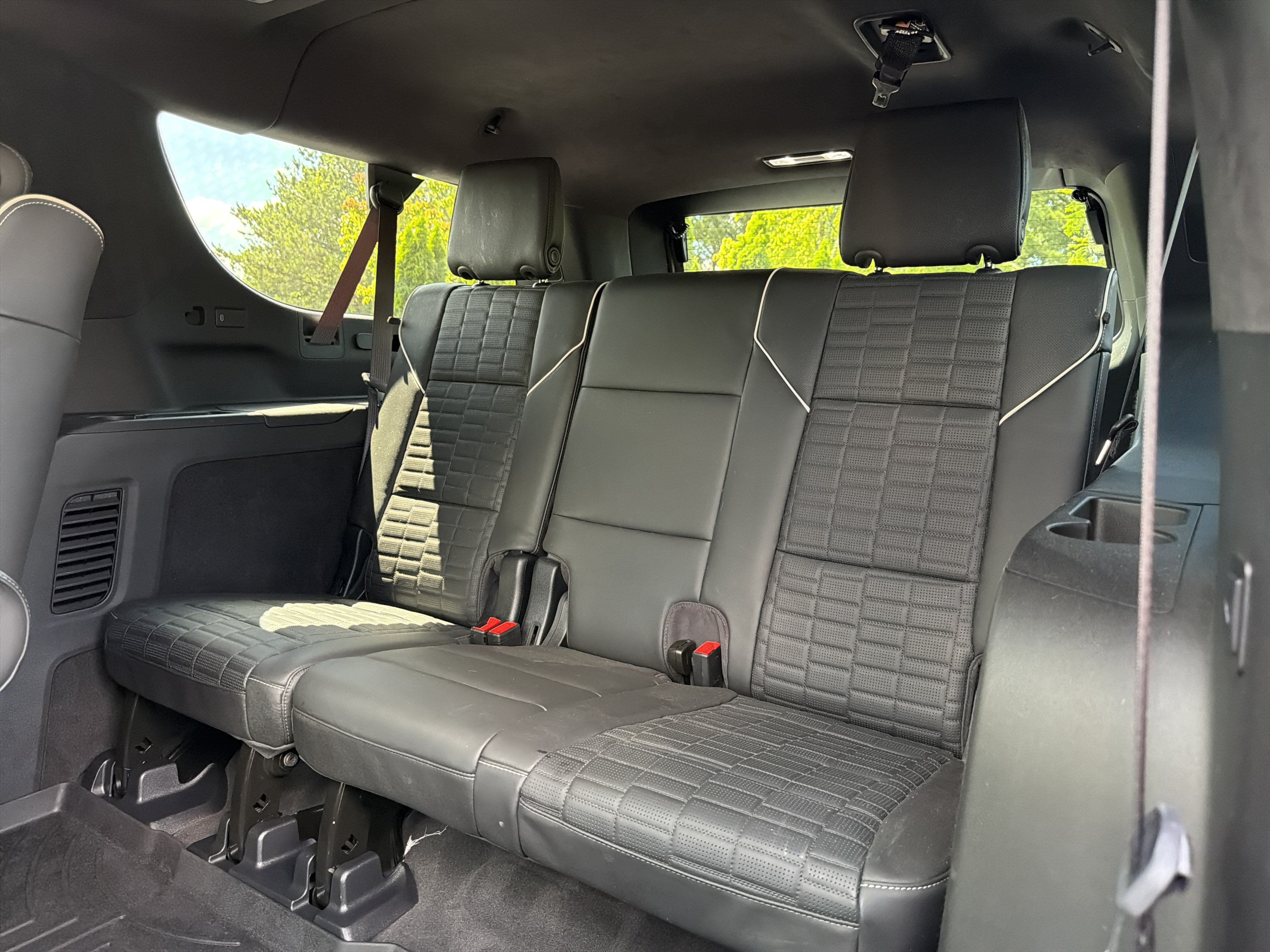 Used 2025 Cadillac Escalade ESV Sport Platinum w/ LPO, ONYX Package AWD/4WD image 9
