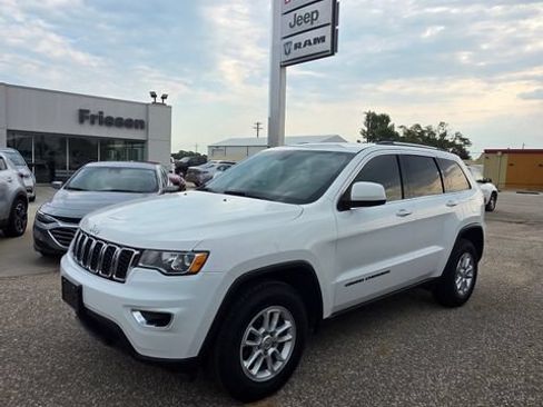 Used 2020 Jeep Grand Cherokee Laredo w/ Security & Convenience Group AWD/4WD image 1