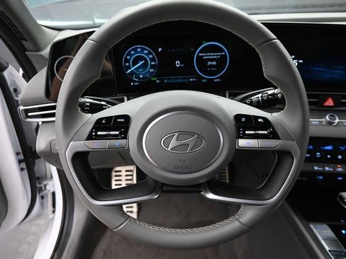 Used 2025 Hyundai Elantra SEL FWD image 20