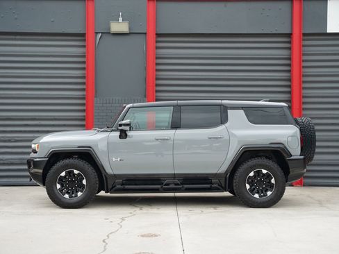 Used 2024 GMC Hummer EV 2X w/ Extreme Off-Road Package AWD/4WD image 2