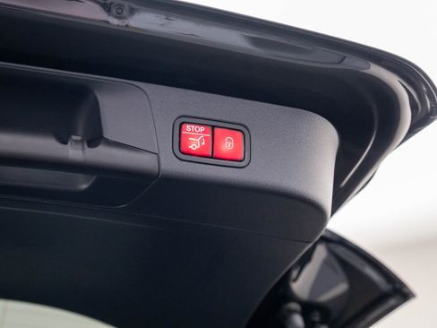 New 2025 Mercedes-Benz GLB 250 4MATIC image 29