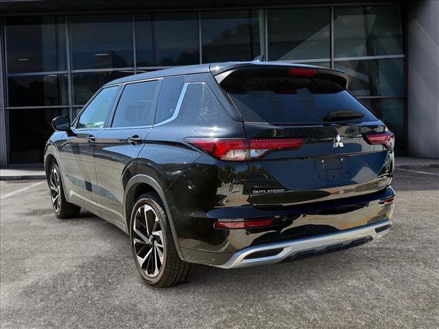 Used 2024 Mitsubishi Outlander SE Black Edition AWD/4WD image 3