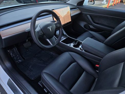 Used 2020 Tesla Model 3 Standard Range Plus image 9