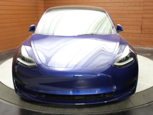 Used 2023 Tesla Model 3 Standard Range image 3