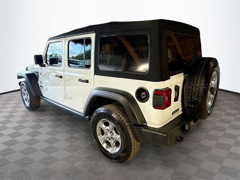 Used 2021 Jeep Wrangler Unlimited Freedom Edition image 8