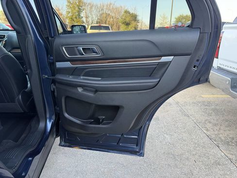 Used 2017 Ford Explorer Limited FWD image 18