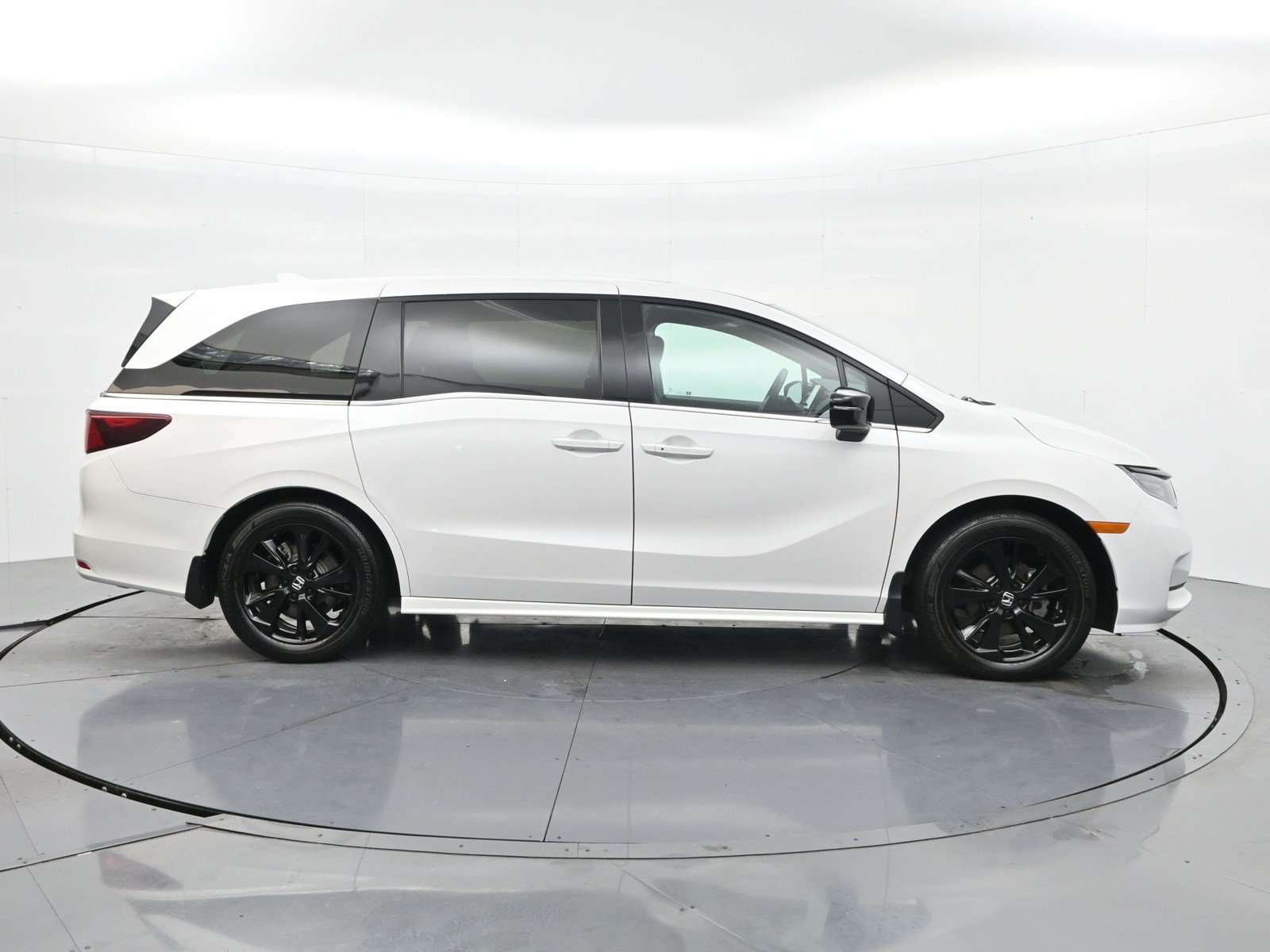 Used 2024 Honda Odyssey Sport image 4