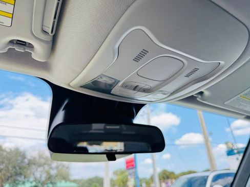 Used 2018 Jeep Renegade Latitude w/ Cold Weather Group image 20