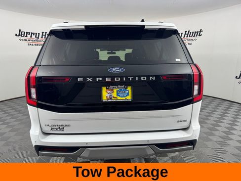 Used 2025 Ford Expedition Max Platinum AWD/4WD image 8