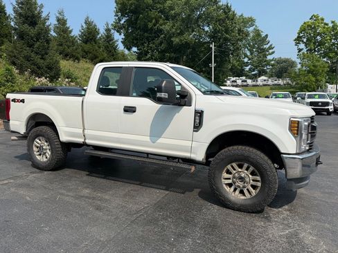 Used 2019 Ford F250 XL w/ STX Appearance Package AWD/4WD image 2