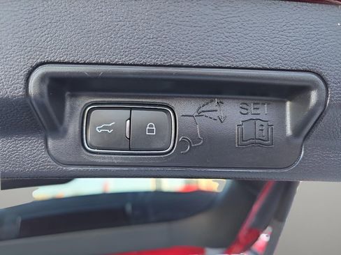 Used 2021 Ford Explorer XLT image 32