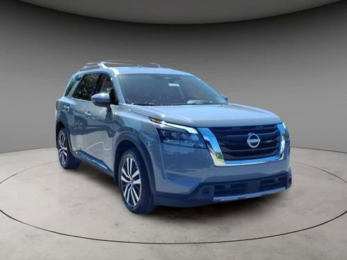 Certified 2025 Nissan Pathfinder Platinum AWD/4WD image 15