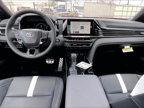 Used 2026 Toyota Camry SE FWD image 5