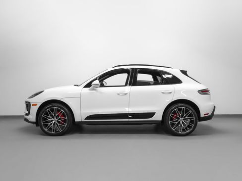 Certified 2024 Porsche Macan S AWD/4WD image 2
