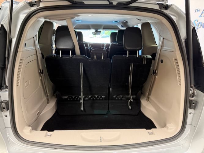 Used 2024 Chrysler Pacifica Limited FWD image 28