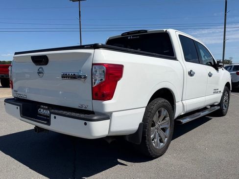 Used 2018 Nissan Titan SV w/ SV Convenience Package RWD image 7